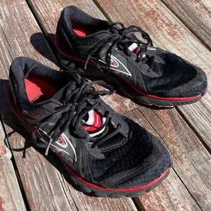 Brooks Pure Cadence Black & Red Shoes